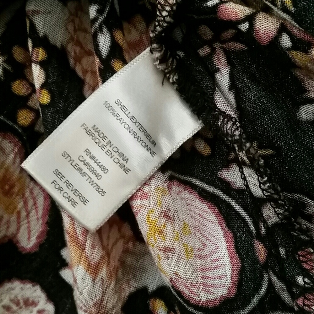💐Nwt cold shoulder bell sleeve top💐 - Picture 4 of 5